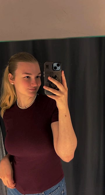 Daddy's Little Girl Shows Off Her Campus Secret - See My Naughty University Pussy Pic!'