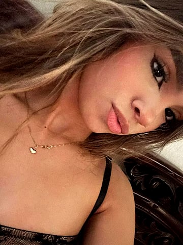 Got so fucking bored in my dorm bed tonight I decided to show you what this college pussy looks like when she's horny and alone - spreading my tight wet slit for your hungry eyes!'