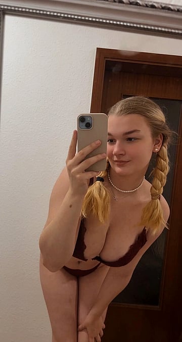 Busty College Girl Lucy Shows Off Her Juicy Tits - Amateur University Porn'