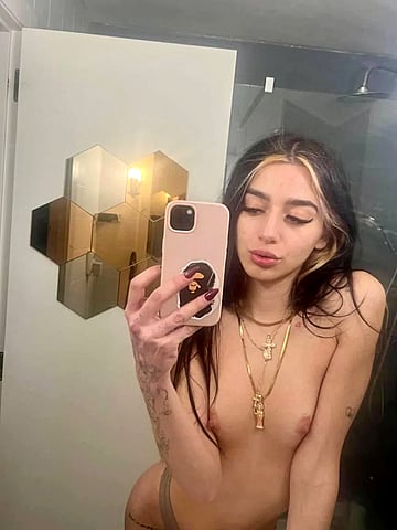 Hot Flat College Girl Jessie Gets Naked - See My Tight Body & Horny Selfies!'