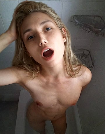 Dirty Girl's Steamy Shower Show - Geneviève Hollande Gets Soapy & Slutty'