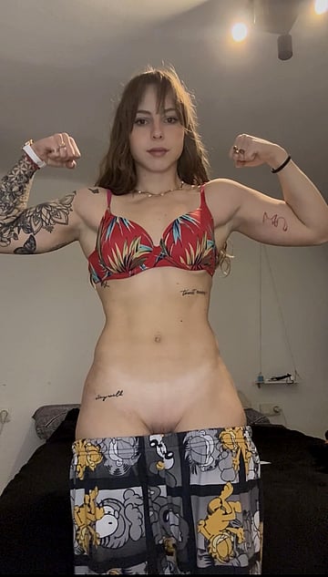 Fuck My Juicy Muscle Teen Body - Amateur College Babe Julia Muscle Shows Off Her Tight Curves'