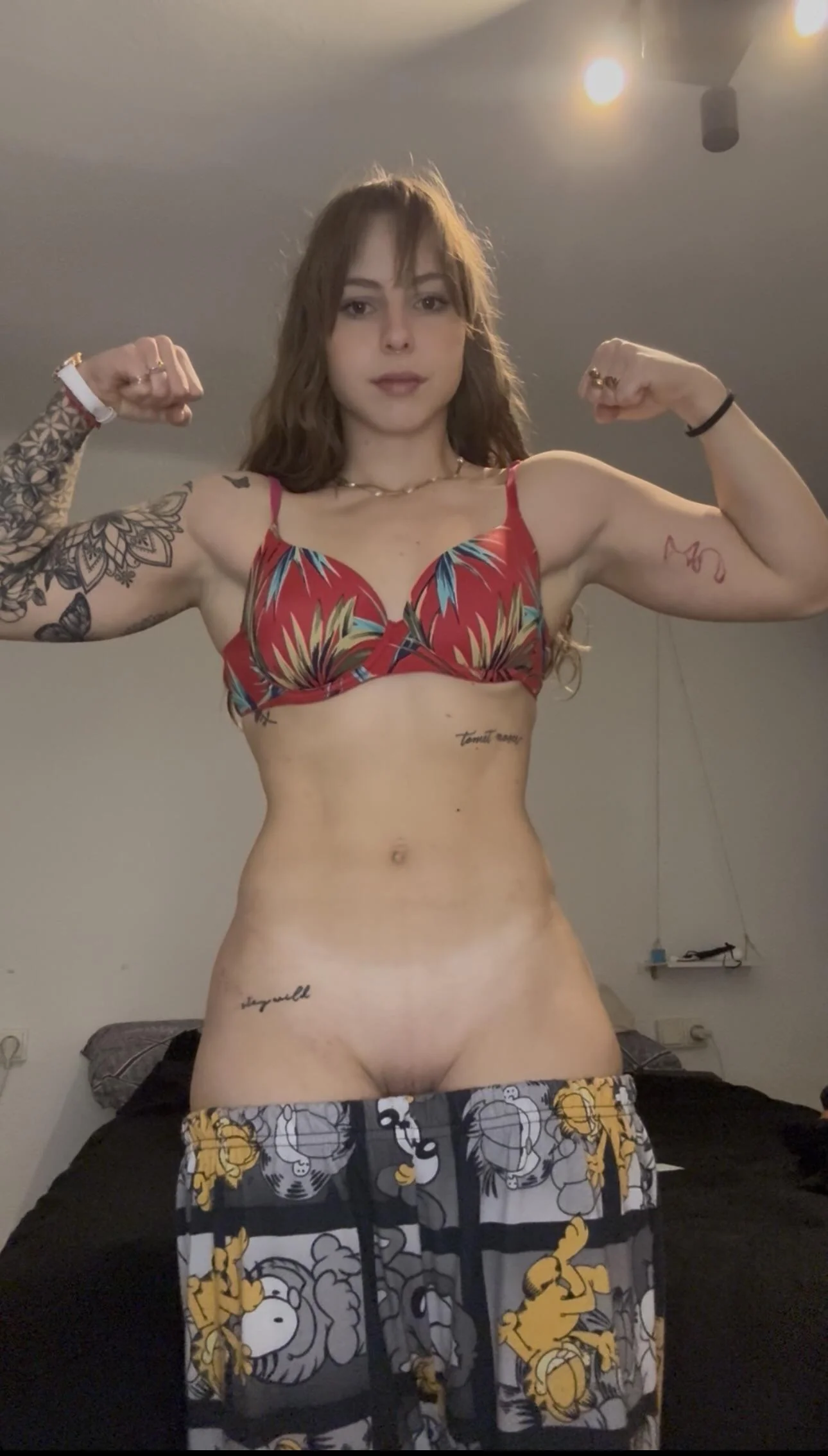 Fuck My Juicy Muscle Teen Body - Amateur College Babe Julia Muscle Shows Off Her Tight Curves picture 1 of 1