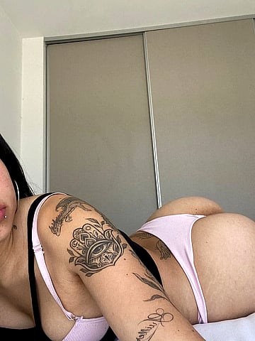 Ever Fucked a Shy Slut Like Me? Here's My Dirty University Pic to Prove I'm Your Next Fantasy!'