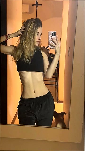 Fresh 18F Babe Kayla Gets Her Pussy Out For The First Time - Still Feels So Wild Sharing My Wet College Pussy Online!'