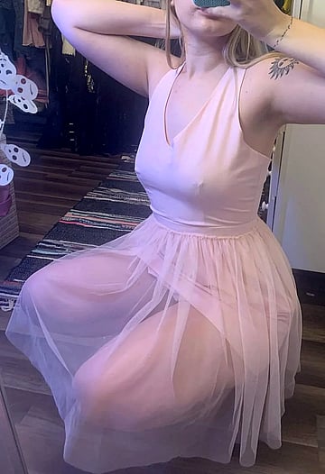 F21 College Slut Wants to Bounce Her Fat Ass on Massive Cocks - Size Matters Baby!'
