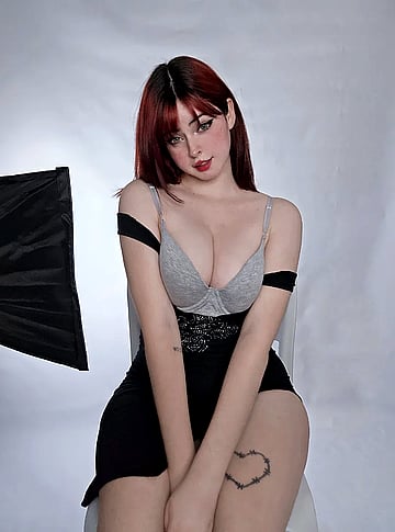 Naughty Coed Teasing You Hard With Her Seductive Walk - Can You Handle My Curves?'