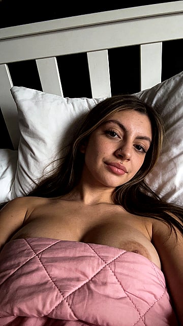 My Horny College Confession: Can't Stop Fantasizing About Older Guys!'