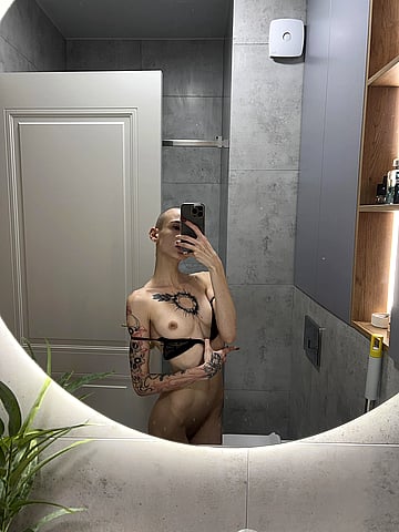 This university coed's tight little body is begging to be fucked - check out my perfect slutty curves'