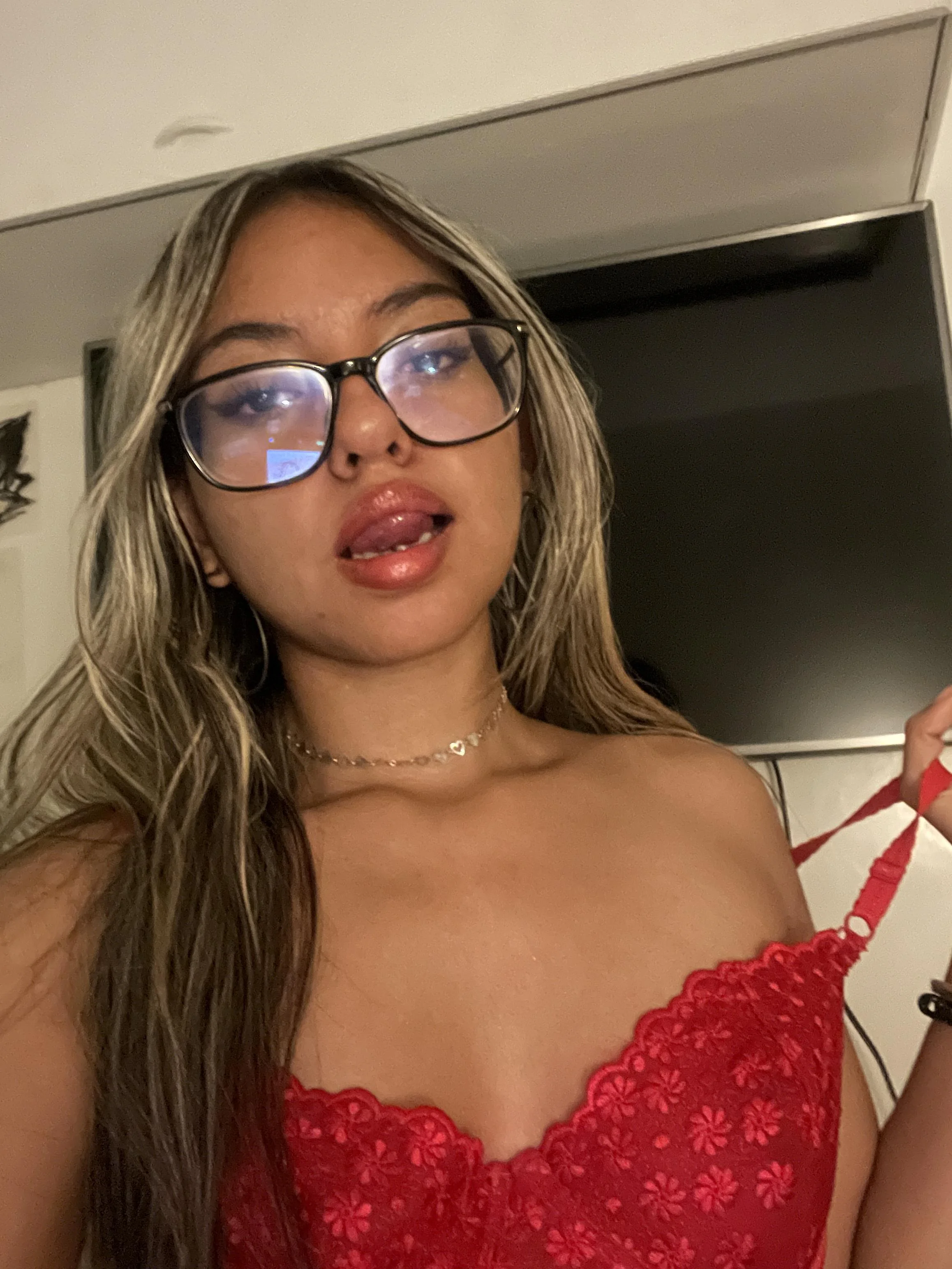 Fuck yeah, I'm your university girl - spreading wide for your cock! picture 1 of 1