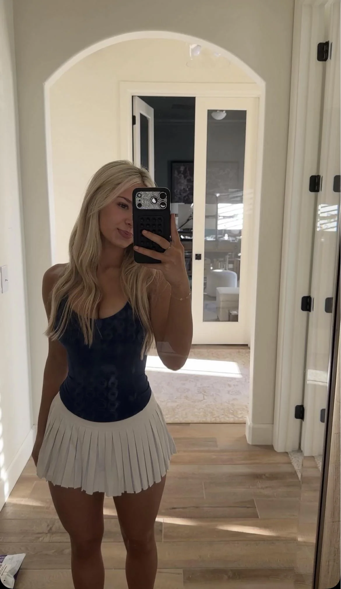 Woke Up Horny as Fuck & Ready to Show Off My College Slut Side - Hot Amateur Nudes picture 1 of 1