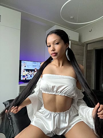 Suzie's Sizzling Nightie Tease - College Slut Flaunts Her Goods'