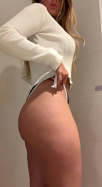 Hanna's Valentine's Day Fuck Fest: Can't Say No to This Horny College Blonde Taking Every Thick Dick She Gets'