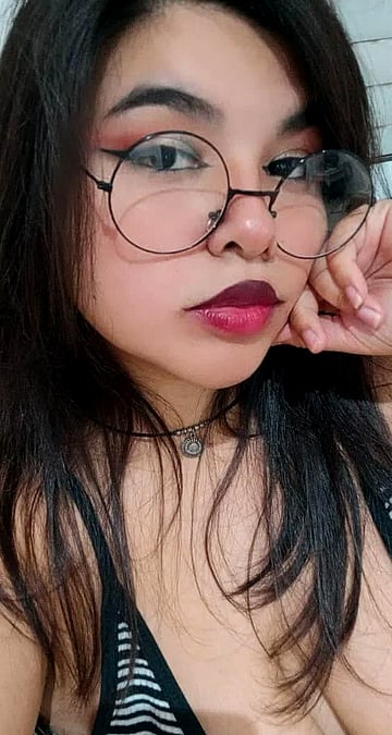 Fuck Valentine's, I'm Getting Off in My Dorm Alone - Horny Uni Slut's Wet Pics'