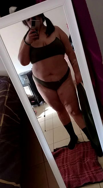 Naomi's Hot Uni Fuck Pic - College Babe Gets Nasty Without Uniform'