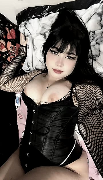 Goth College Slut Shows Off Her Dark Desires - Explicit Campus Fuck Pic'