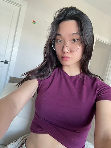 Lucy's Nipple Slip Surprise: Amateur College Girl Flashes Her Perfect Tits Too Fast'