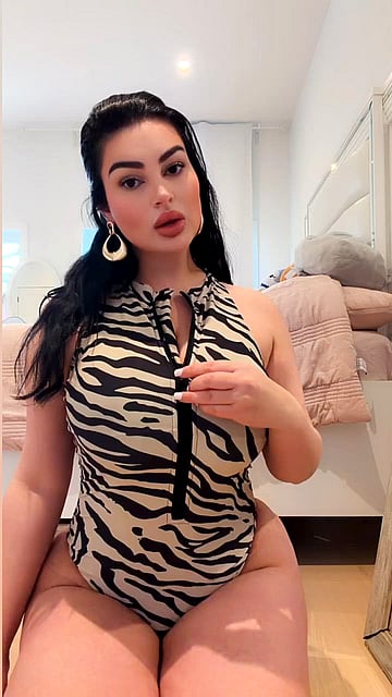 SARAHH'S WILD COLLEGE MASTURBATION: I'M SENDING HOT FUCKING VIDEOS TO EVERY GUY WHO UPVOTES & COMMENT 'Y' - WATCH ME GET WET & NASTY!'