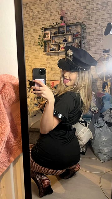 Katie's Busty Ass Shakes for Campus Cock - Cum See This College Slut's Horny Photo!'