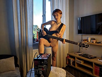 Mika's Raw Uni Slut Show-off: Fuckin' Campus Tease Droppin' Her Clothes'