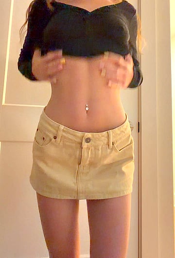 Ella_xo's Hot-as-Fuck First College Outfit Reveal: Her Tight Pussy Gets Naked & Wild Solo Show'