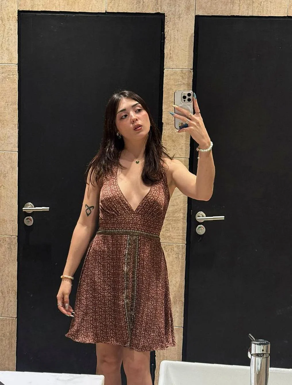 Fuck yeah, check out my hot college fuck pic - I'm begging for your hard cock right now! picture 1 of 1
