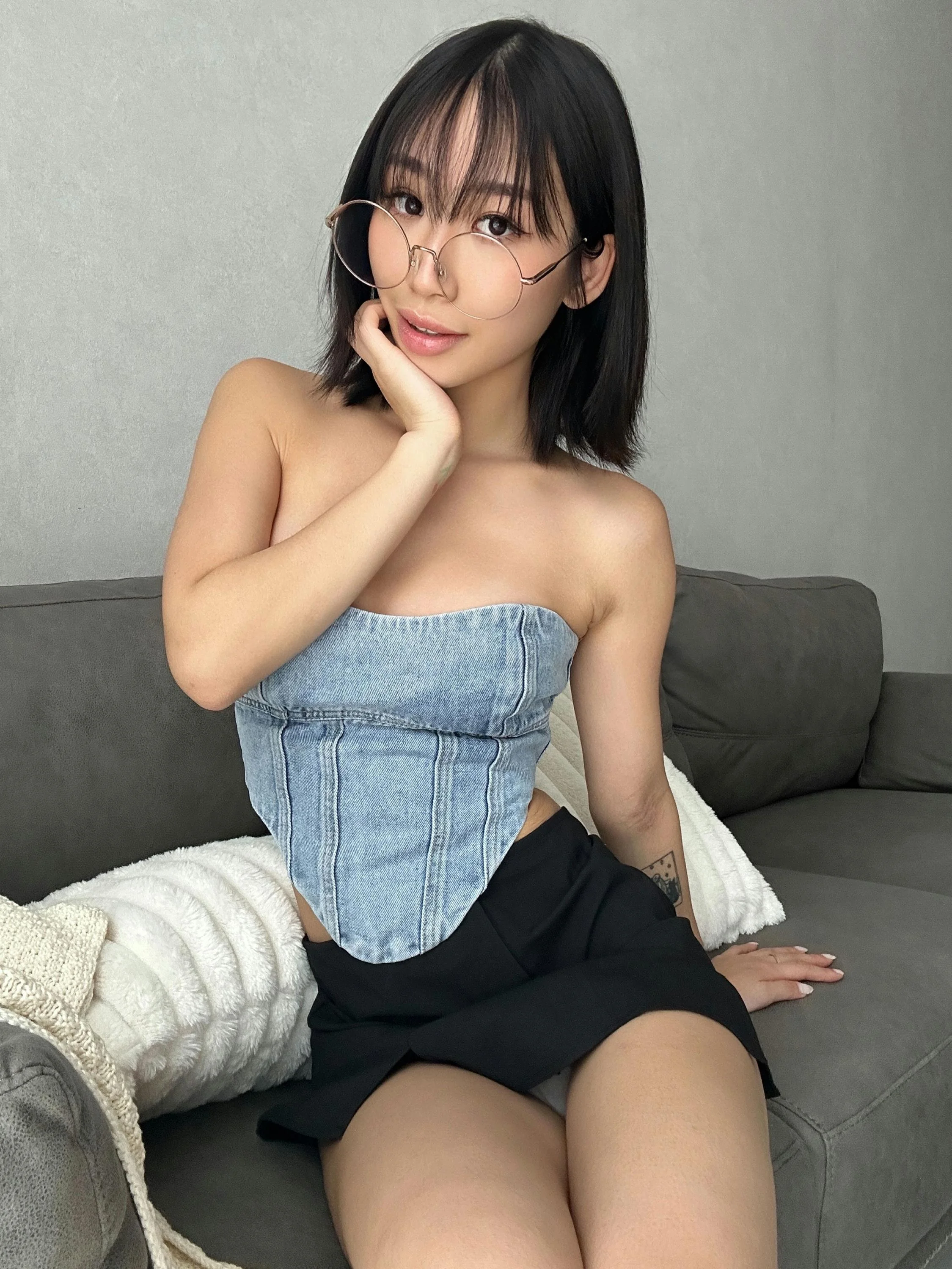 Hot Asian Freshman Luna Shows Off Her Tight Pussy - Can You Handle Her? picture 1 of 1
