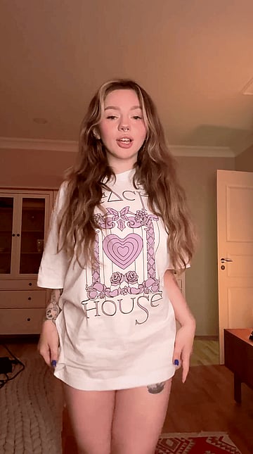 Krista's Panty-Free Fuckfest: Wet Campus Slut Spreads Her Legs & Moans Loud in Amateur College Sex Video'