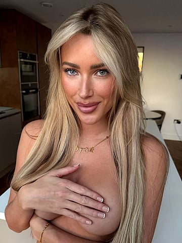 Bella's Bouncing Berry Tits: Your Hot Schoolmate Flashing Her Juicy Melons in Dorm Room'