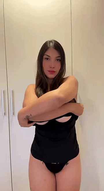 Busty College Coed Mia Spreads Wide & Moans Loud in Filthy Solo Session - Watch Every Wet Inch!'