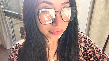 2007 College Slut's Horny Selfie: Pink Pussy Exposed for Your Pleasure'
