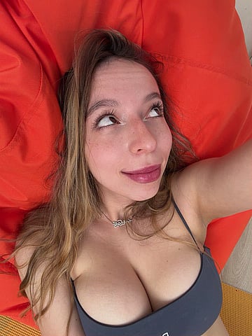 SlimThick Co-Ed Gets Her Shaved Pussy Eaten By Hungry College Dude - RAW Amateur Fuck'