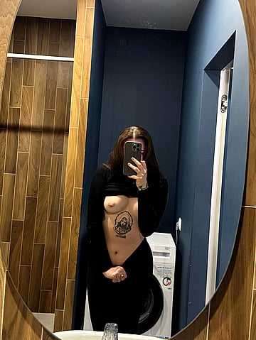 Fresh tits for breakfast - horny college slut reveals perfect morning tits'
