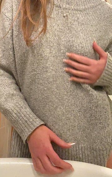 Be honest… hottest freshman you’ve ever seen? Fuck me raw & watch me cum!'