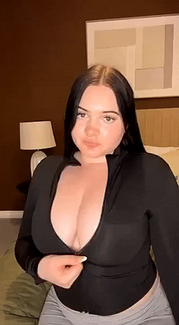 Em's All-Day Fuck Fest: Horny College Slut Can't Get Enough'