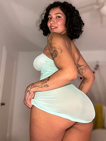 Fuck me raw in my slutty outfit - college brunette shows off her perfect ass'