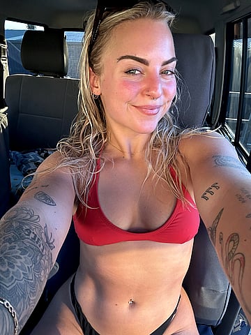 Dirty College Babe Craves Older Men - How Old Are You, Daddy?'
