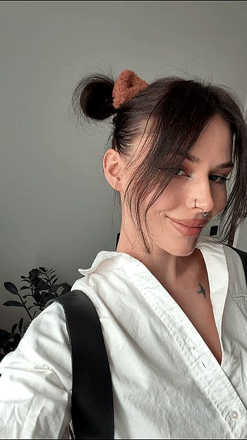 Pantyless girls mean easy access'