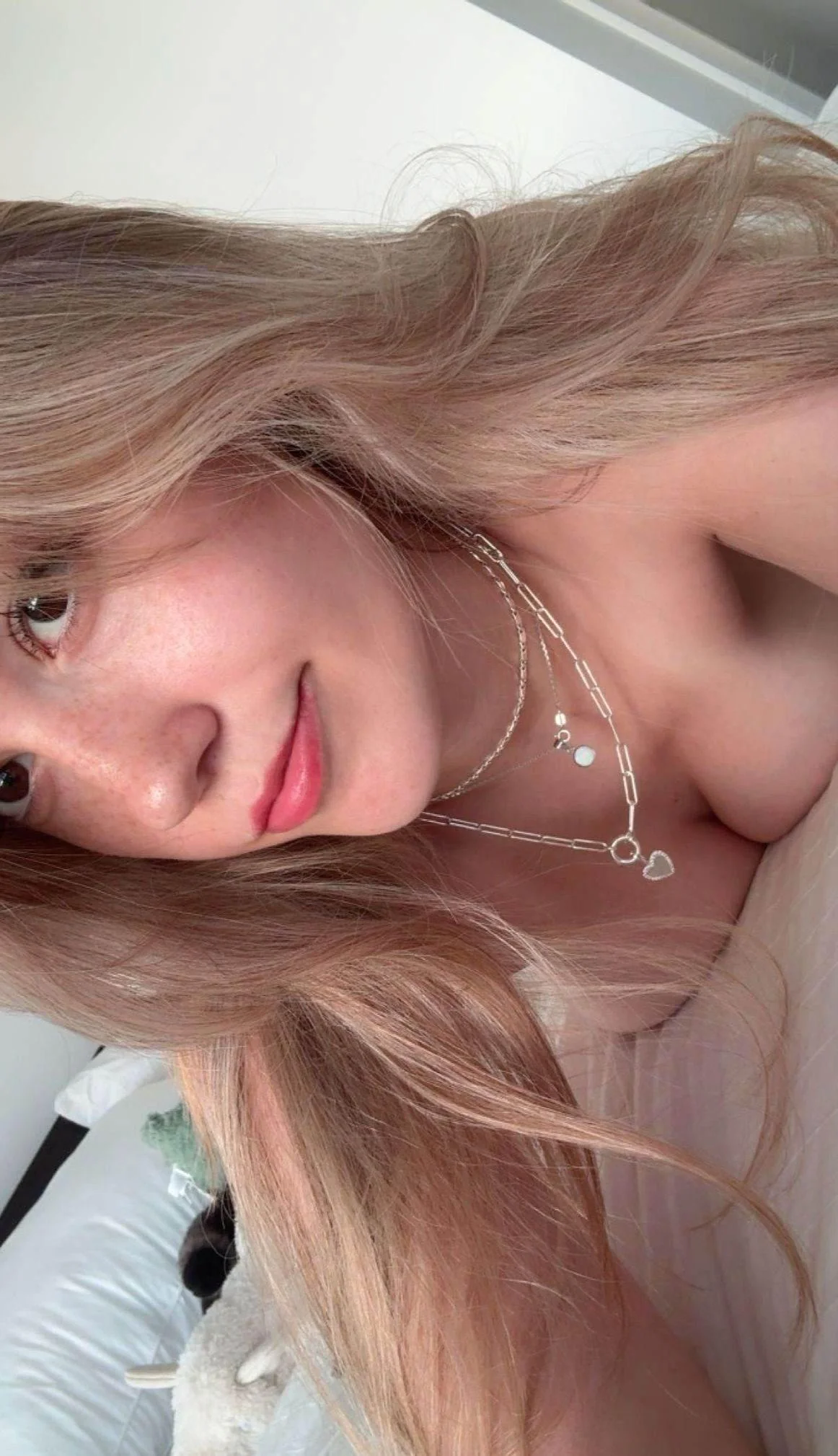 Freshman Felicity bares all - college slut spread wide picture 1 of 1