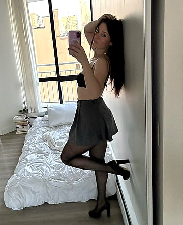 Study Break Fun: Sofia Shows Off Her Greek Slut Power'