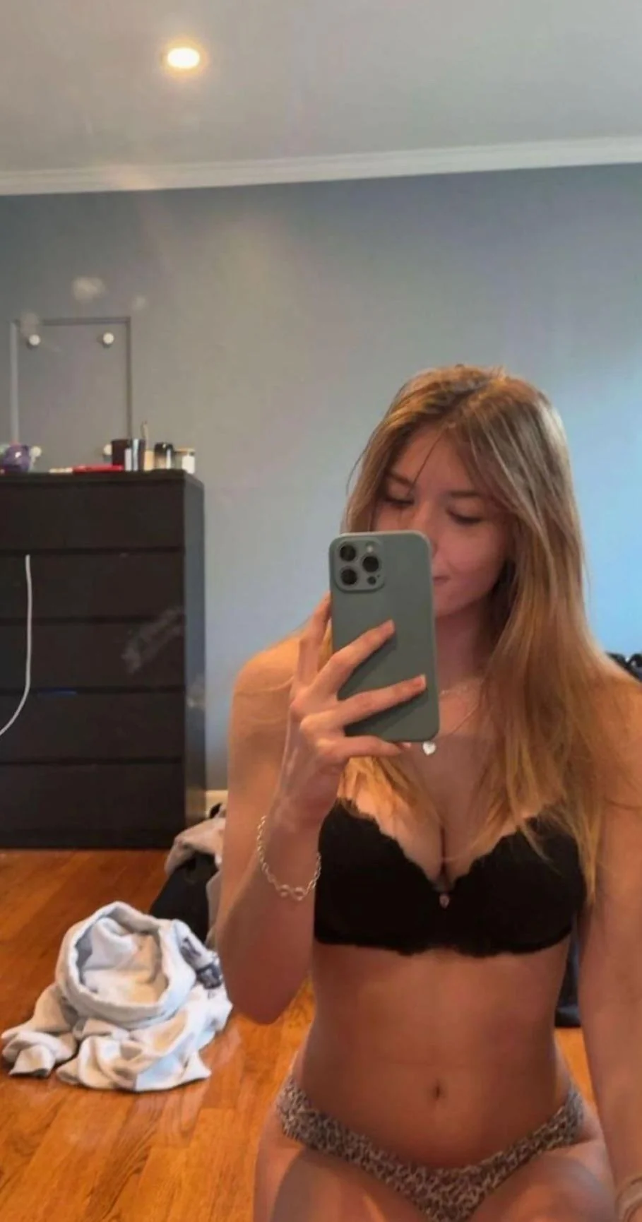 fucking the tightest freshman pussy in the whole dorm - watch me get stuffed hard picture 1 of 1