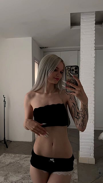 Sexy college girl'