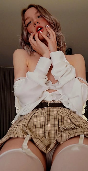 This Tiny Skirt Keeps Riding Up: See My Slutty Self on Leya Gornaya'