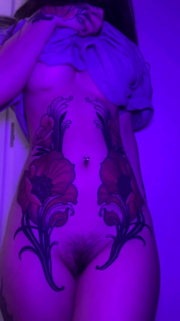 Watch Me Praise Goddess Onna Vee's Tight Teen Pussy at CollegeFlirts'