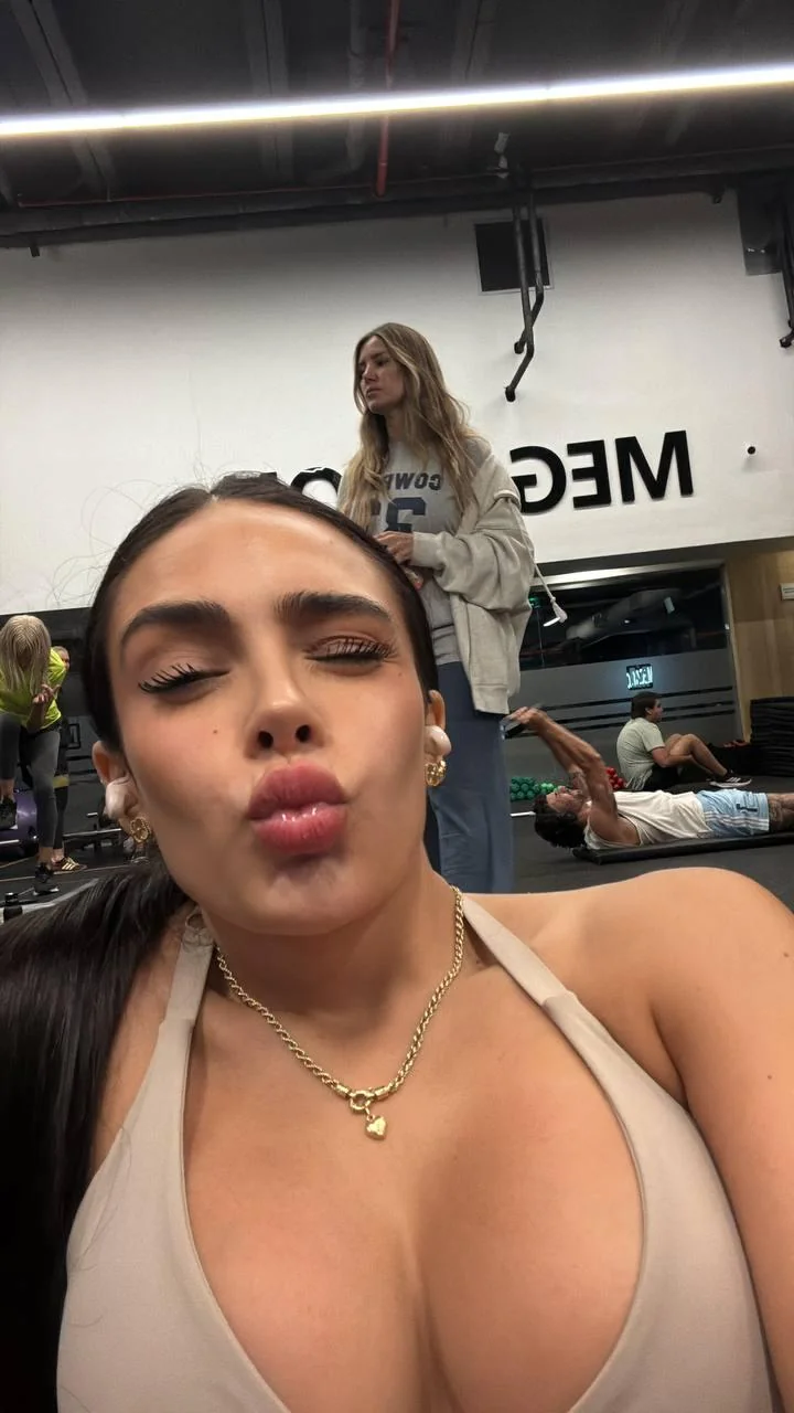 Today's gym session with my sweat-soaked ass and perfect tits 🍑💦 picture 1 of 1