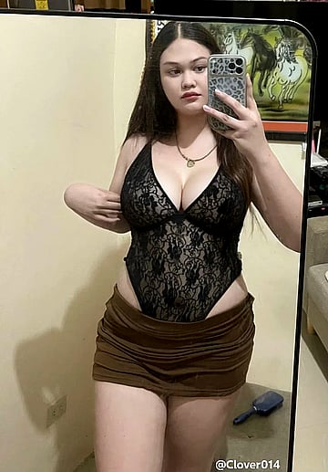 Spreading My Juicy Raw and Creamy Ass for Daddy'