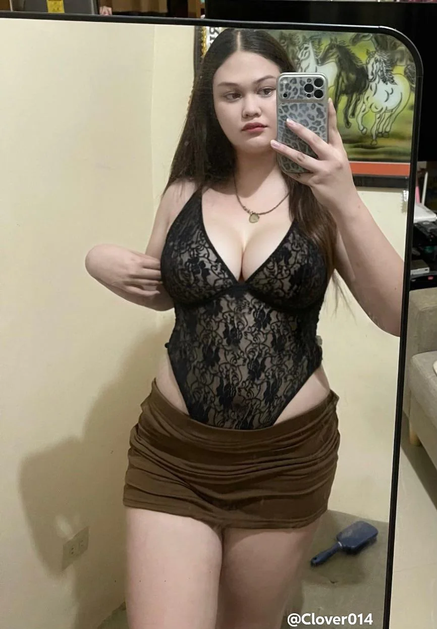 Spreading My Juicy Raw and Creamy Ass for Daddy picture 1 of 1