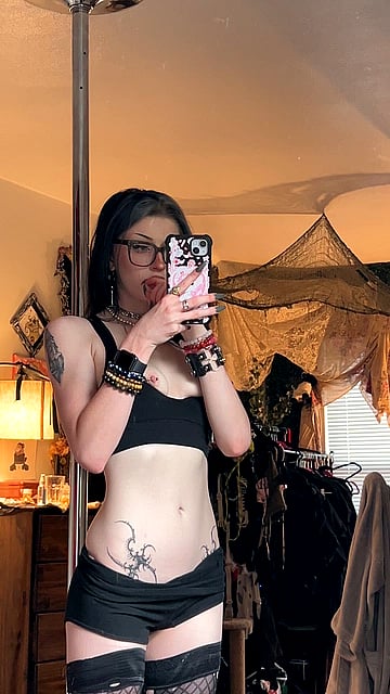 DaintyDaphne's 5-Inch Challenge: Can You Measure Up?'