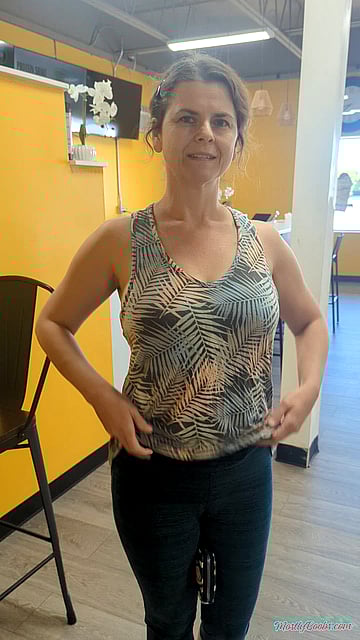 Bouncing Tits Flashing for Smoothie: Public MILF Tits on Display
