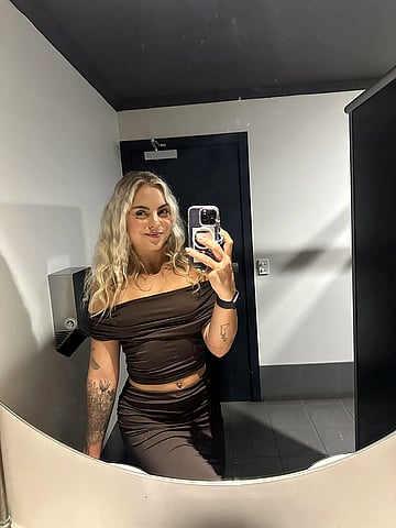 Drop a ❤️ and I'll flood your DMs with my juicy nudes (first 60 lucky guys!)'